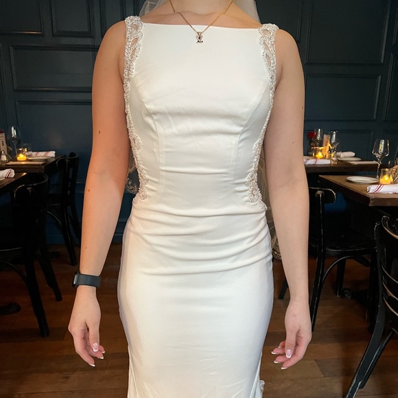 BEAUTIFUL WEDDING DRESS - Picture 15 of 16